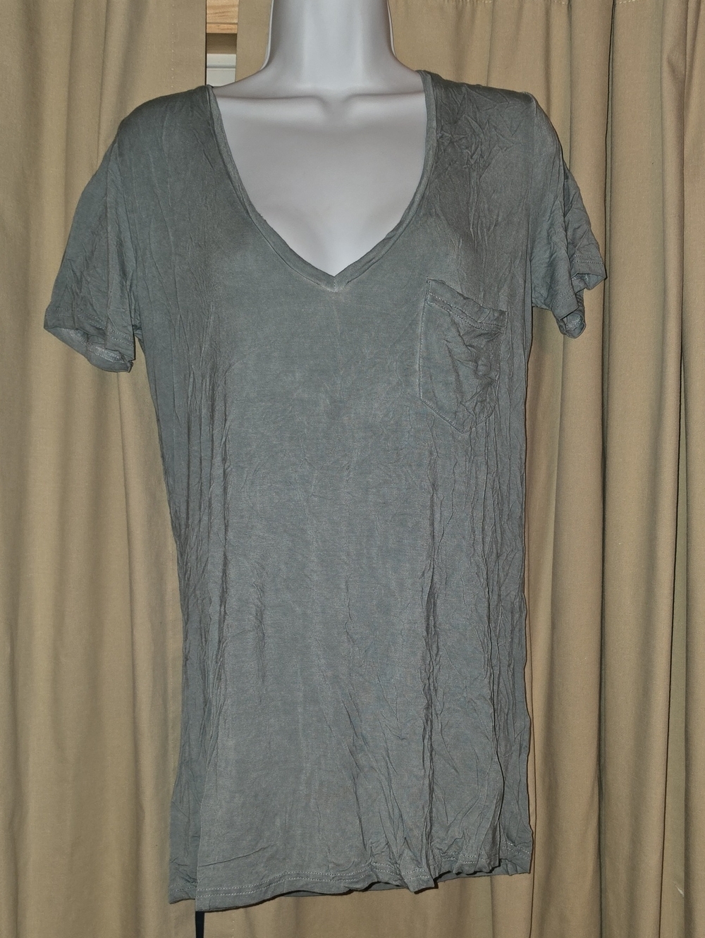 POL Women's V‑Neck Pocket Tee in Slate Gray